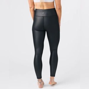 NWT Black Metallic Light n Tight Hi-Rise 7/8 24”(20)